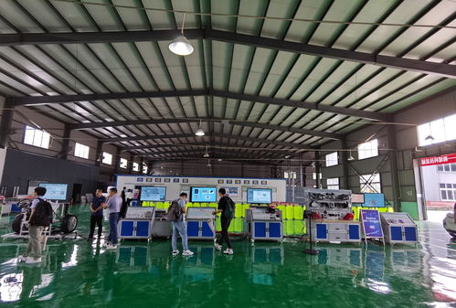 經(jīng)銷(xiāo)商伙伴實(shí)地參觀和緒科技智能網(wǎng)聯(lián) 新能源汽車(chē)研發(fā)設(shè)備并交流