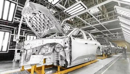 新能源車市 產(chǎn)品同質(zhì)化嚴重,2024價格戰(zhàn)將會持續(xù)